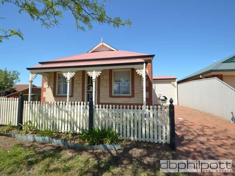 28 Featherstone Circuit, Greenwith SA 5125