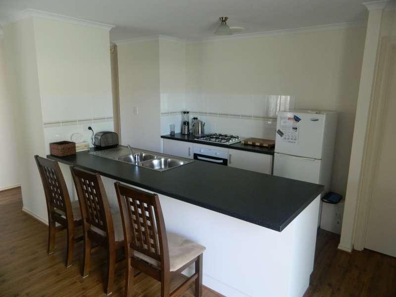 3/4 Sedunary Rd, Morphett Vale SA 5162
