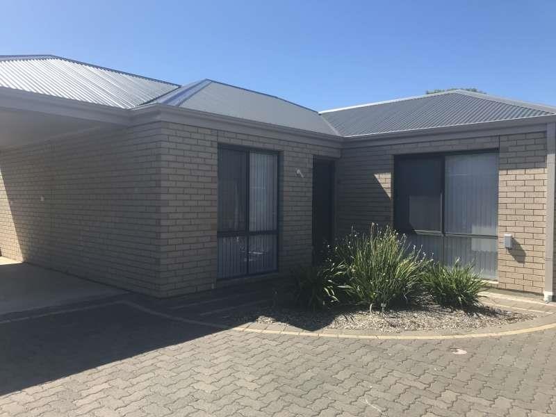 3/4 Sedunary Rd, Morphett Vale SA 5162