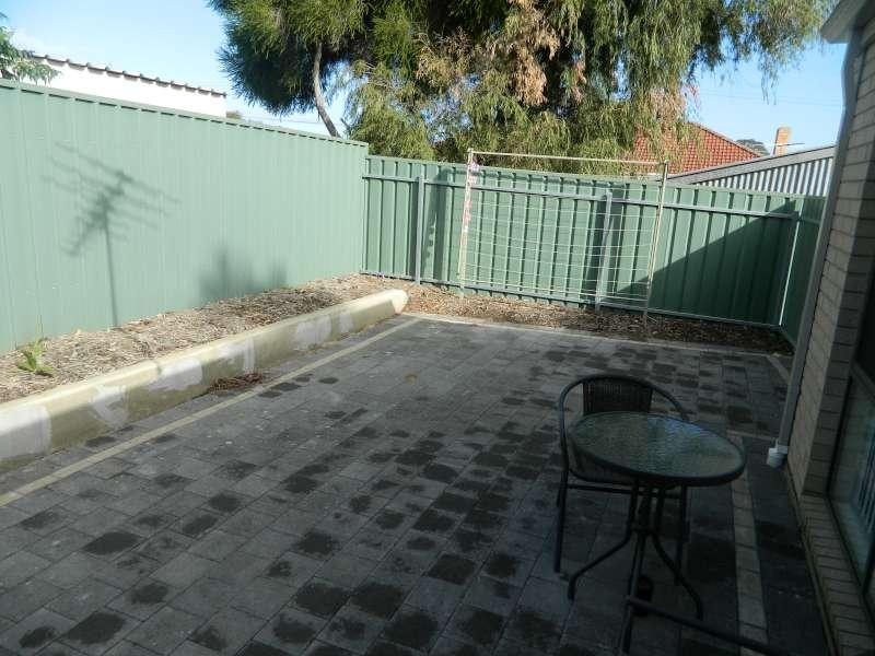 3/4 Sedunary Rd, Morphett Vale SA 5162