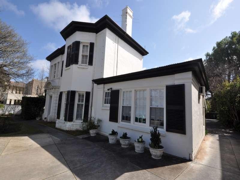 3/114 Strangways  Tce, North Adelaide SA 5006