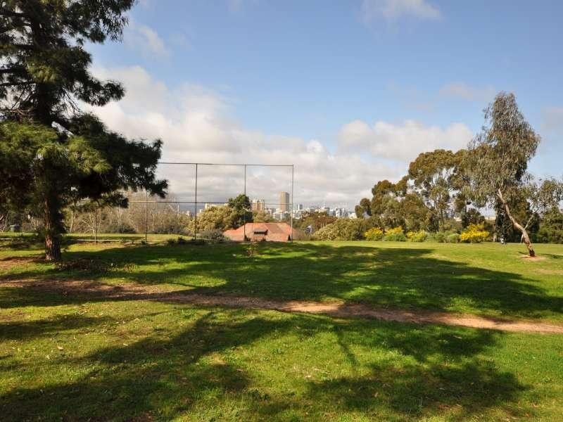 3/114 Strangways  Tce, North Adelaide SA 5006