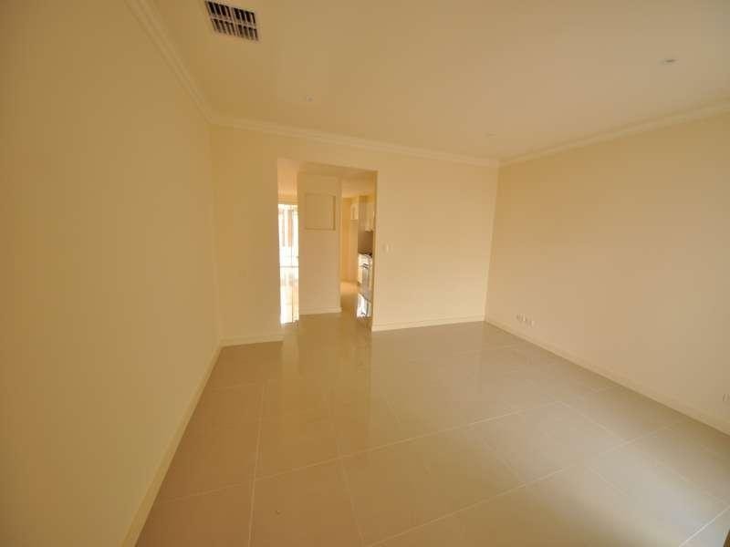 44 Harvey Cct, Mawson Lakes SA 5095