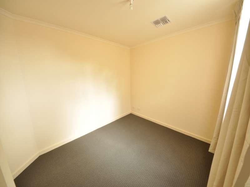 44 Harvey Cct, Mawson Lakes SA 5095