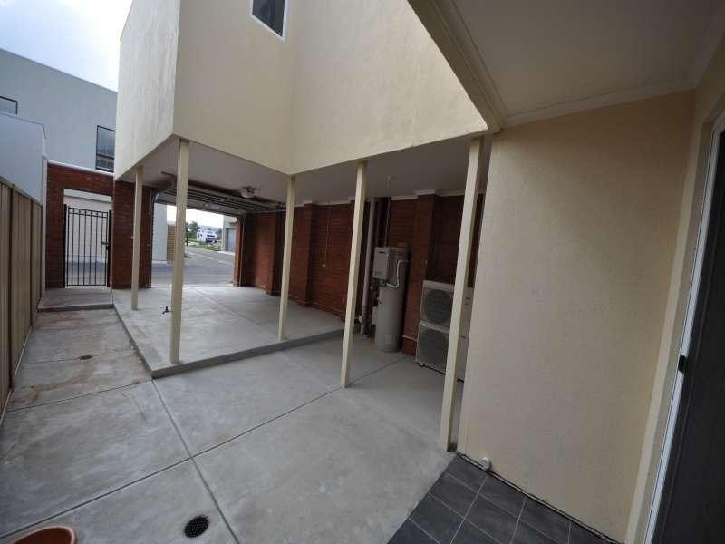 44 Harvey Cct, Mawson Lakes SA 5095