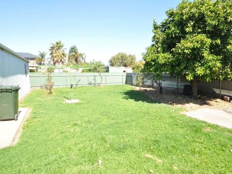 2 Coppins Tce, Fulham SA 5024