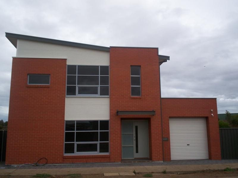 20 Harvey Cct, Mawson Lakes SA 5095