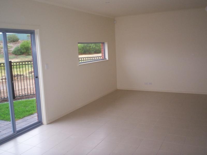 20 Harvey Cct, Mawson Lakes SA 5095