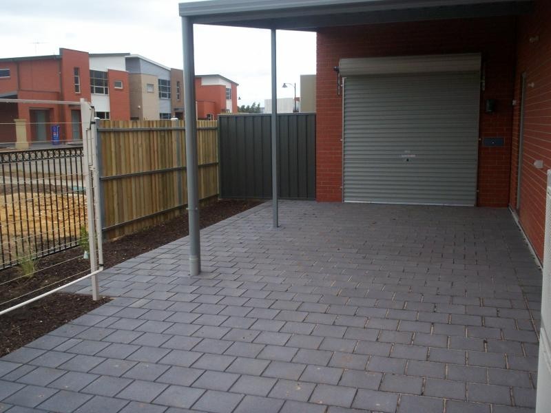 20 Harvey Cct, Mawson Lakes SA 5095