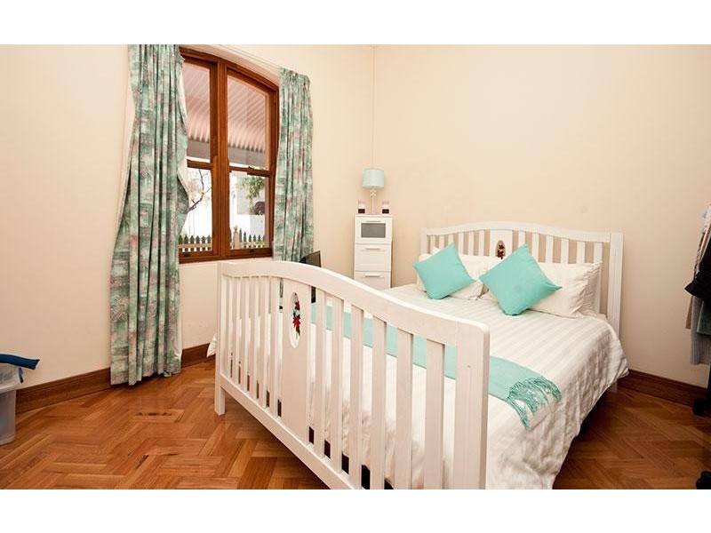 35 Highbury St, Prospect SA 5082