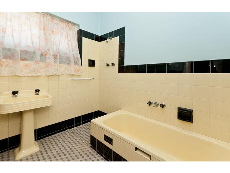 2 William St, Kilburn SA 5084