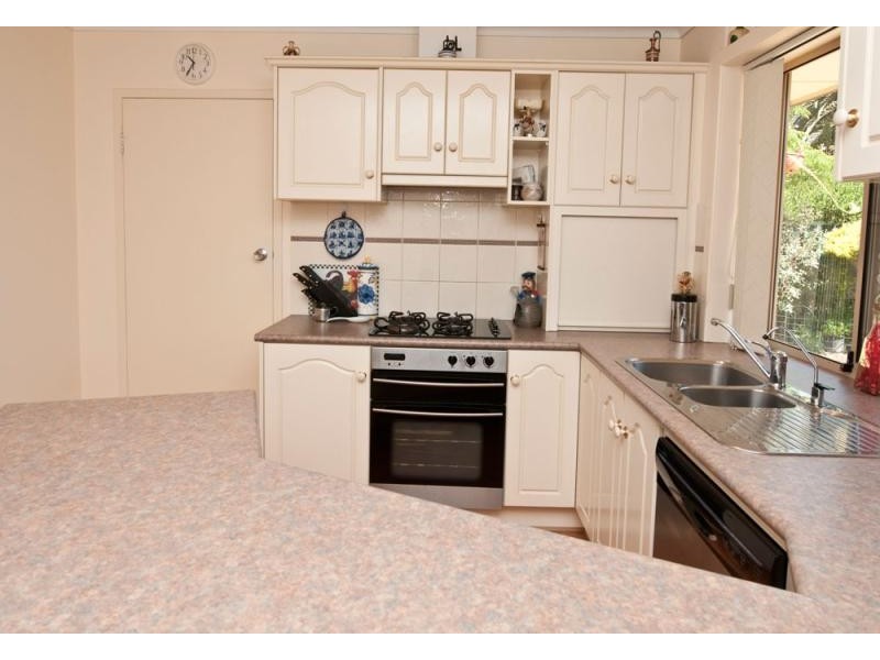 25 Flockhart Ave, Valley View SA 5093