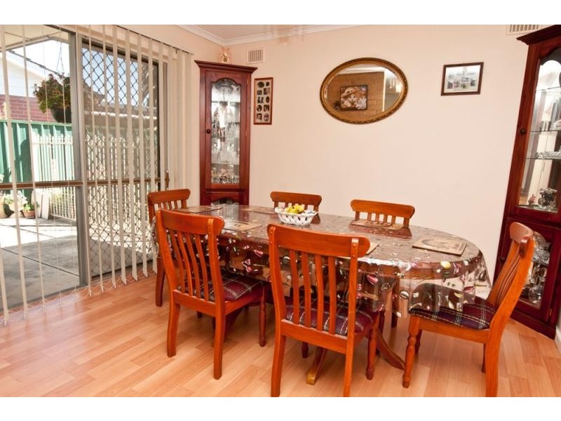 25 Flockhart Ave, Valley View SA 5093