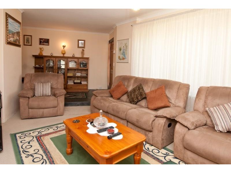 25 Flockhart Ave, Valley View SA 5093