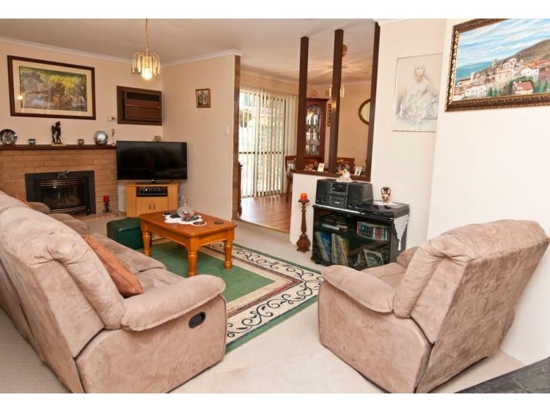 25 Flockhart Ave, Valley View SA 5093