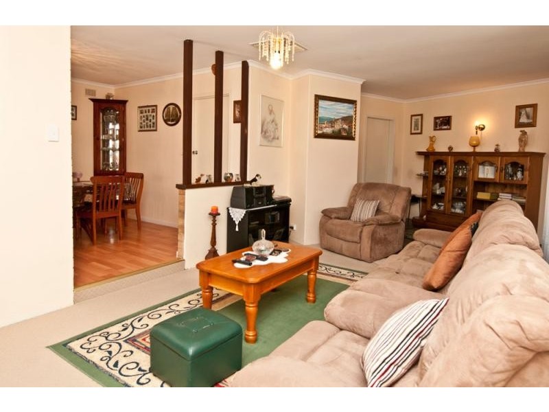 25 Flockhart Ave, Valley View SA 5093