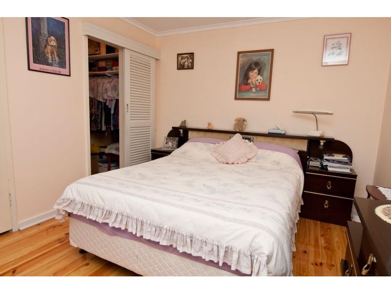 25 Flockhart Ave, Valley View SA 5093