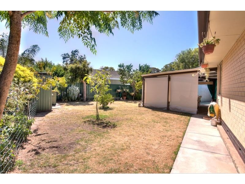 25 Flockhart Ave, Valley View SA 5093