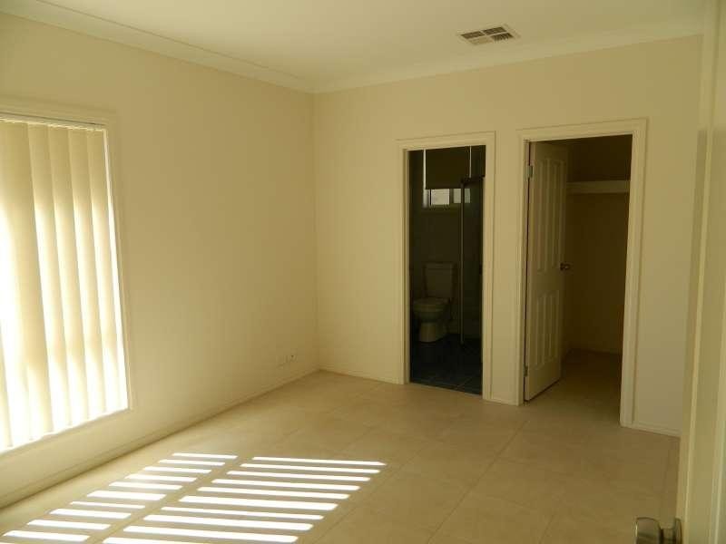 2/11 Lynette Lane, Salisbury Downs SA 5108