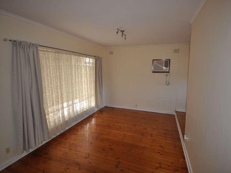 32 Rutherglen Ave, Valley View SA 5093