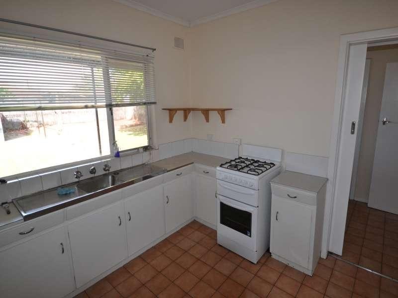 32 Rutherglen Ave, Valley View SA 5093