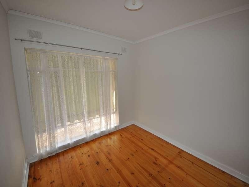 32 Rutherglen Ave, Valley View SA 5093