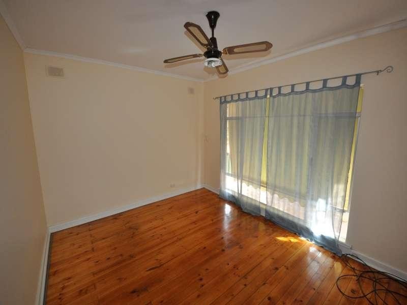 32 Rutherglen Ave, Valley View SA 5093