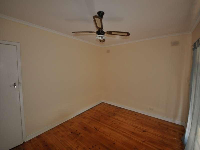 32 Rutherglen Ave, Valley View SA 5093