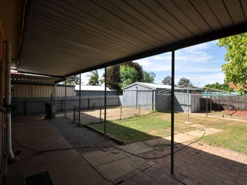 32 Rutherglen Ave, Valley View SA 5093