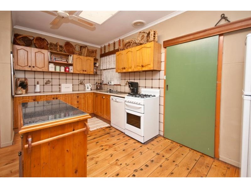 4 Reading St, Clearview SA 5085