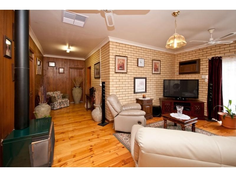 4 Reading St, Clearview SA 5085