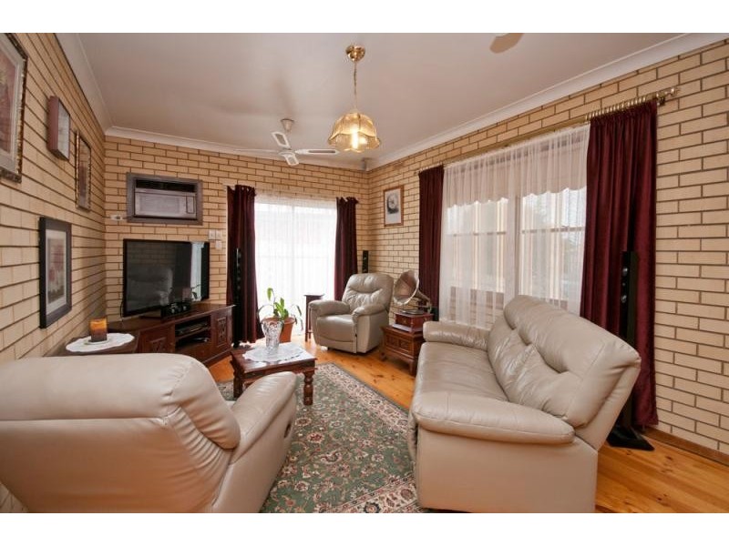 4 Reading St, Clearview SA 5085