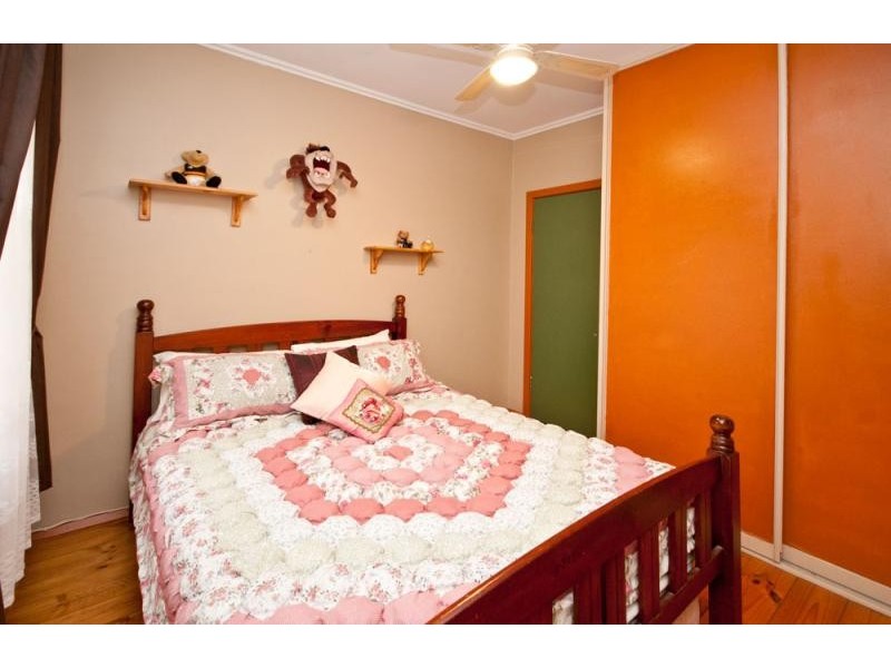 4 Reading St, Clearview SA 5085