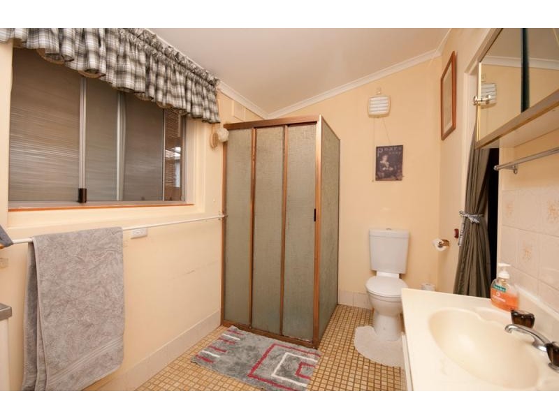 4 Reading St, Clearview SA 5085