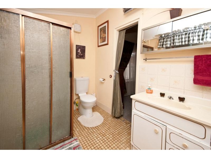 4 Reading St, Clearview SA 5085