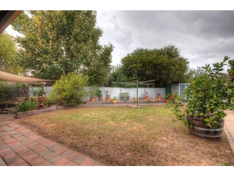 4 Reading St, Clearview SA 5085