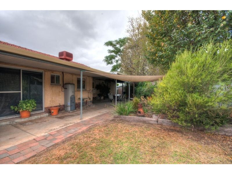 4 Reading St, Clearview SA 5085