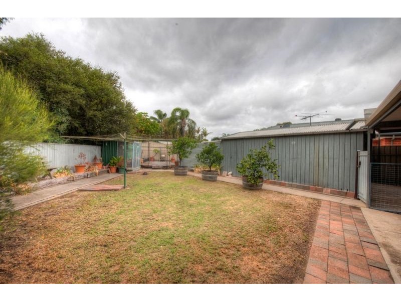 4 Reading St, Clearview SA 5085