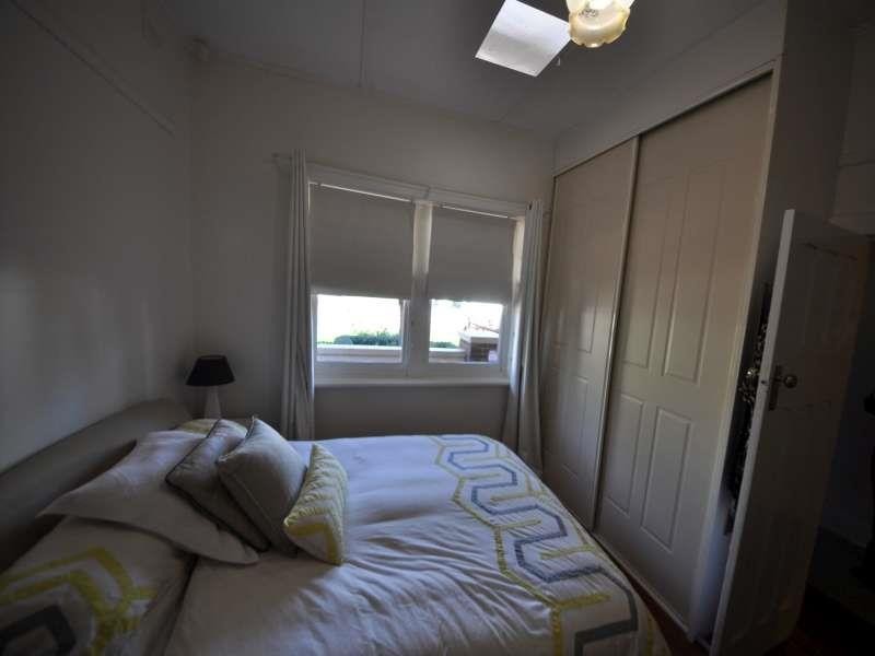 4 Vale  St, Vale Park SA 5081