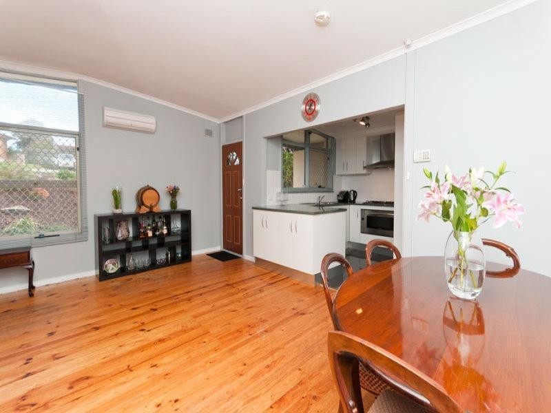 21 Seaview Rd, Para Hills SA 5096