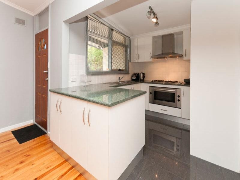 21 Seaview Rd, Para Hills SA 5096