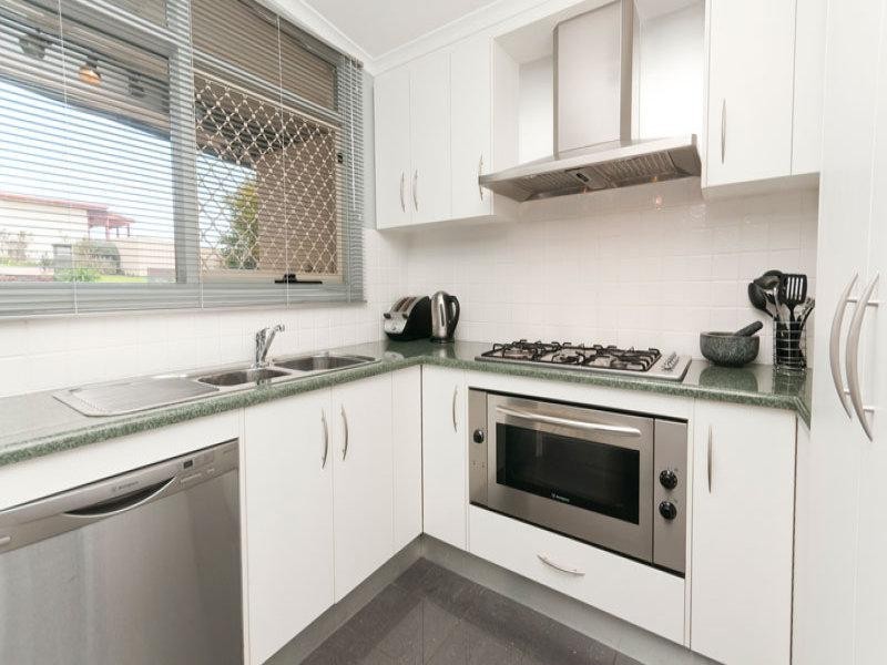 21 Seaview Rd, Para Hills SA 5096