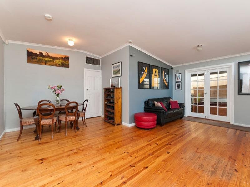 21 Seaview Rd, Para Hills SA 5096