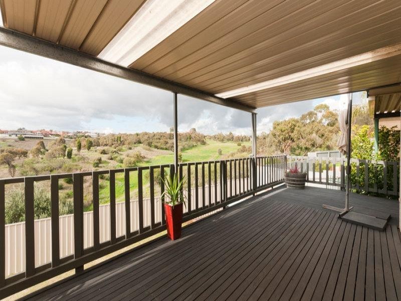 21 Seaview Rd, Para Hills SA 5096