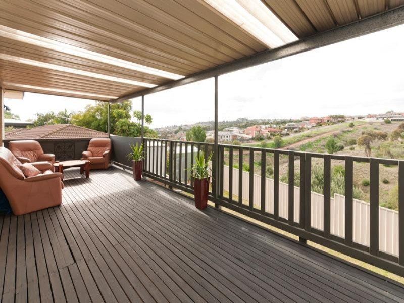 21 Seaview Rd, Para Hills SA 5096