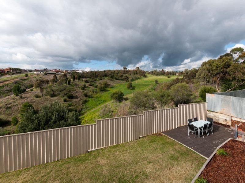 21 Seaview Rd, Para Hills SA 5096
