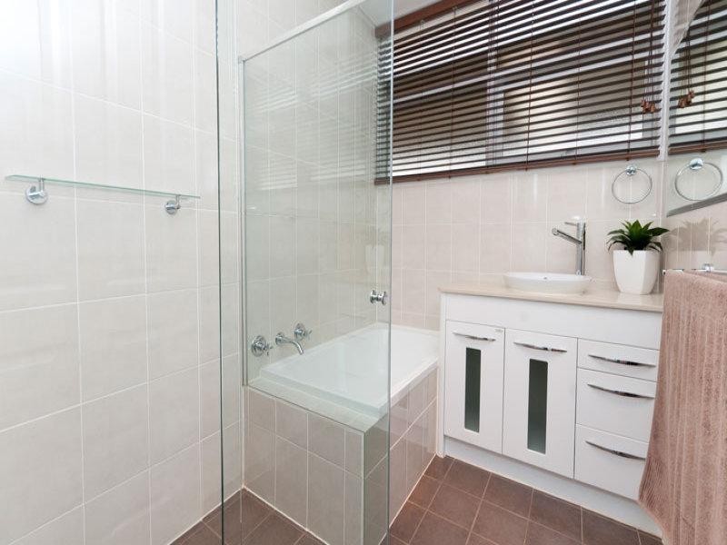 21 Seaview Rd, Para Hills SA 5096