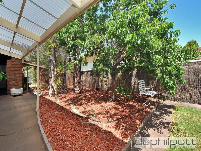 18 Lulworth Place, Flagstaff Hill SA 5159