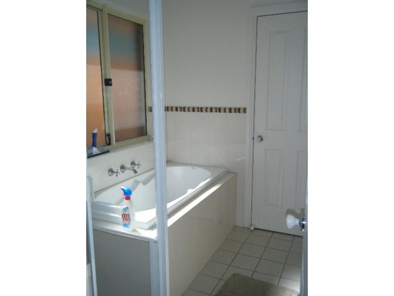 2A St. Albans Pl, Clearview SA 5085
