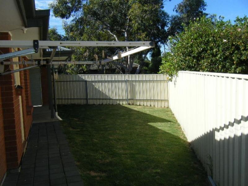 2A St. Albans Pl, Clearview SA 5085